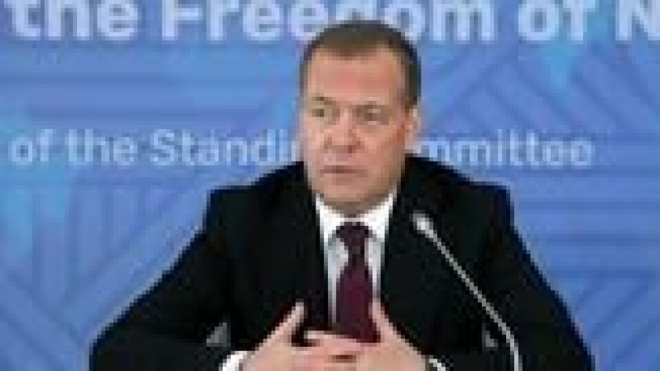 Dmitrij Medvedev truet russiske fanger. Dmitrij Medvedev truet russiske fanger. Foto: AP / NTB