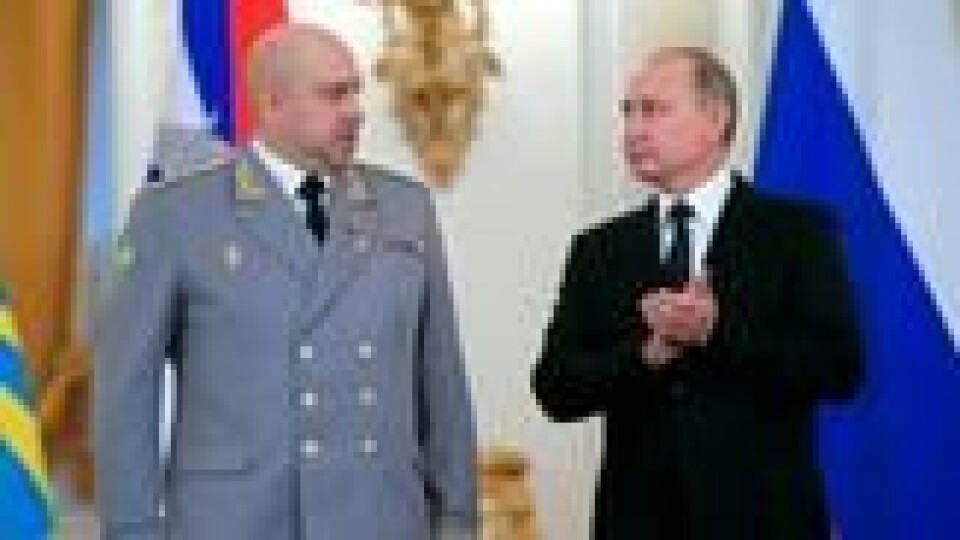 Sergej Surovikin og Vladimir Putin avbildet sammen i 2017. Sergej Surovikin og Vladimir Putin avbildet sammen i 2017. Foto: AP / NTB
