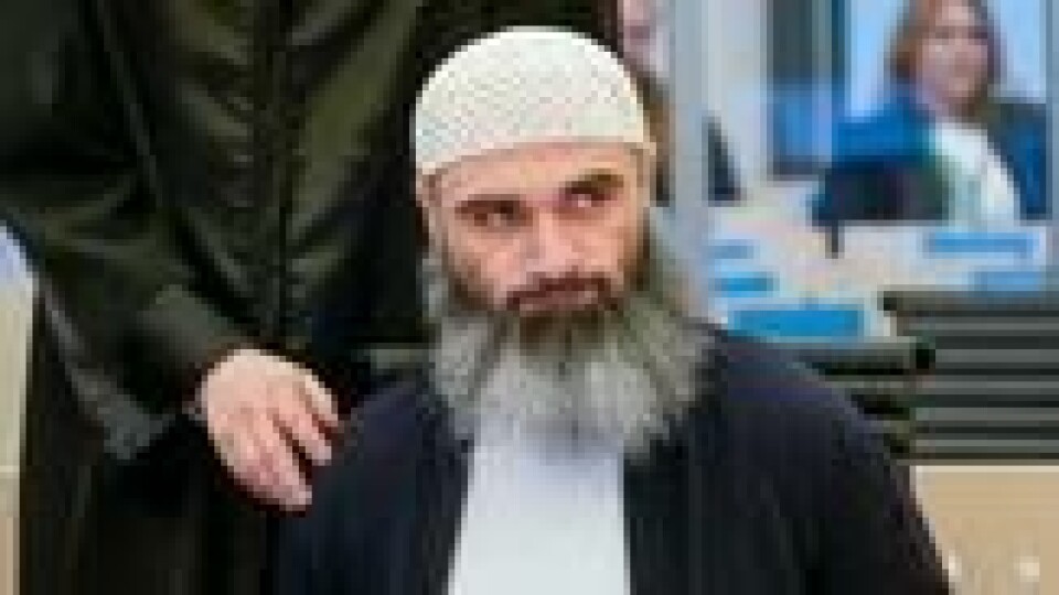 Politiet fant IS-relatert materiale og utstrakt kontakt med Arfan Bhatti da de gjennomgikk de elektroniske enhetene til Zaniar Matapour, her sammen med sin forsvarer, advokat Marius Dietrichson, da terrorsaken startet i Oslo tingrett før påske. Foto: Lise Åserud / NTB Politiet fant IS-relatert materiale og utstrakt kontakt med Arfan Bhatti da de gjennomgikk de elektroniske enhetene til Zaniar Matapour, her sammen med sin forsvarer, advokat Marius Dietrichson, da terrorsaken startet i Oslo tingrett før påske. Foto: Lise Åserud / NTB Foto: NTB