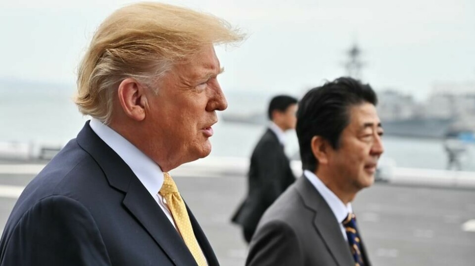USA.president Donald Trumpg og Japans statsministert Shinzo Abe har et tilsynelatende godt forhold. Men Trump skal på privaten ha fundert over å trekke USA ut av forsvarsavtalen med Japan. Foto: Charly TRIBALLEAU / POOL / AFP