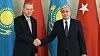 Kasakhstans president, Kassym-Jomart Tokajev, sammen med Tyrkias president Recep Tayyip Erdogan. Foto: Kazakhstan's President Press Office / AP / NTB