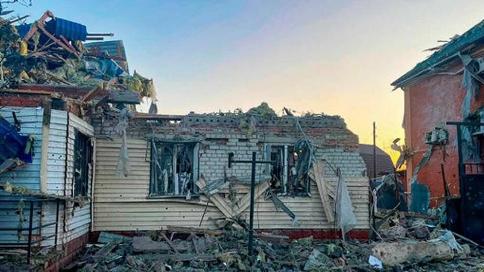 Dette huset i landsbyen Sudzja i den russiske Kursk-regionen ble ifølge guvernøren i regionen truffet i et ukrainsk angrep tirsdag. Foto: Guvernøren i Kursk / AP / NTB Dette huset i landsbyen Sudzja i den russiske Kursk-regionen ble ifølge guvernøren i regionen truffet i et ukrainsk angrep tirsdag. Foto: Guvernøren i Kursk / AP / NTB