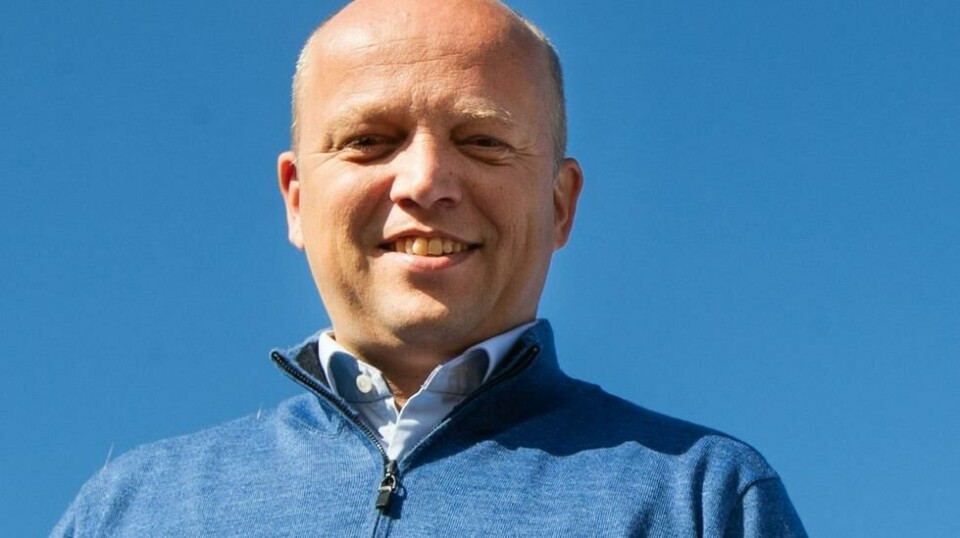 Finansminister Trygve Slagsvold Vedum og landbruks - og matminister Geir Pollestad (Sp) fotografert i en kornåker i Drøbak i sommer.