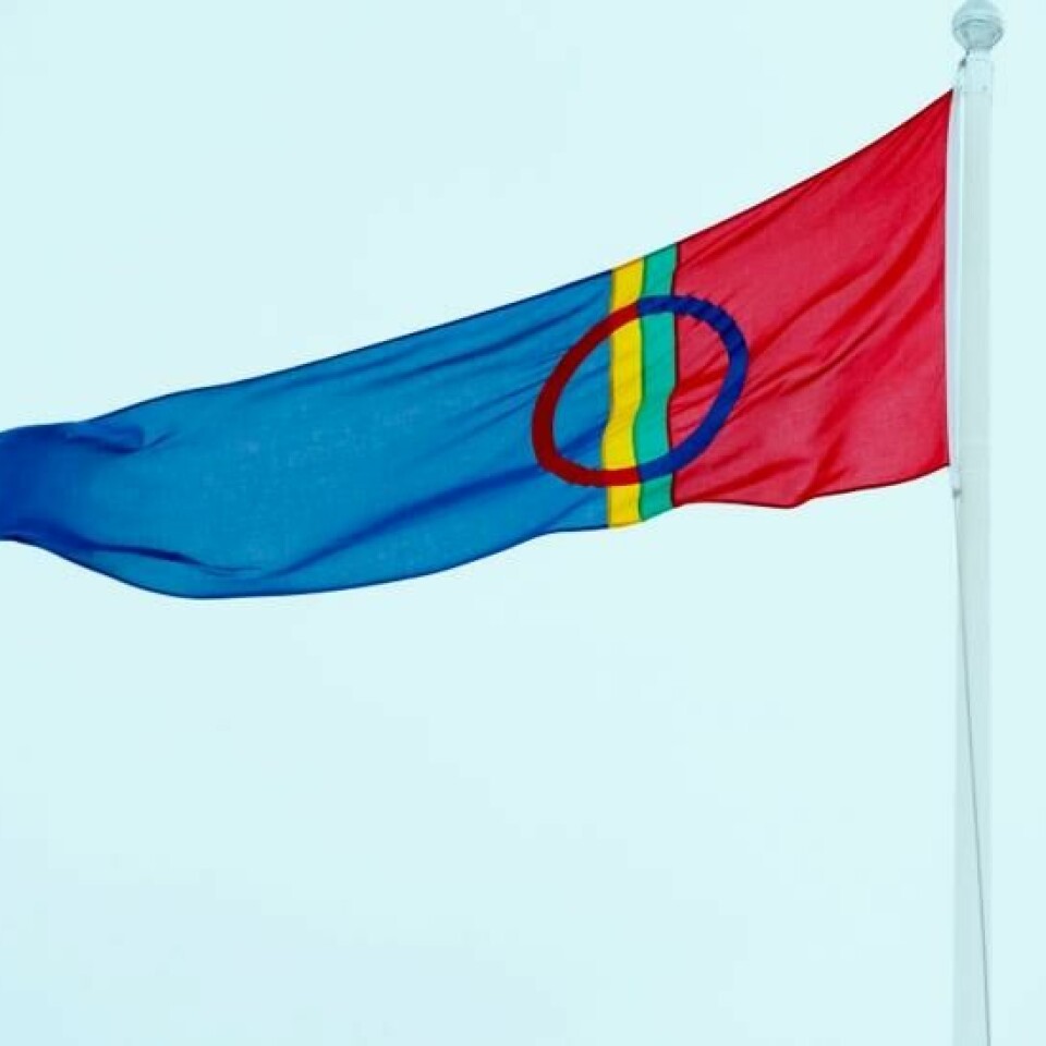 På skiltet stod det blant annet at «Lappene eller samene er av opprinnelse et mystisk folk. I dag betrakter man samer som en rest av en primitiv palearktisk rase».