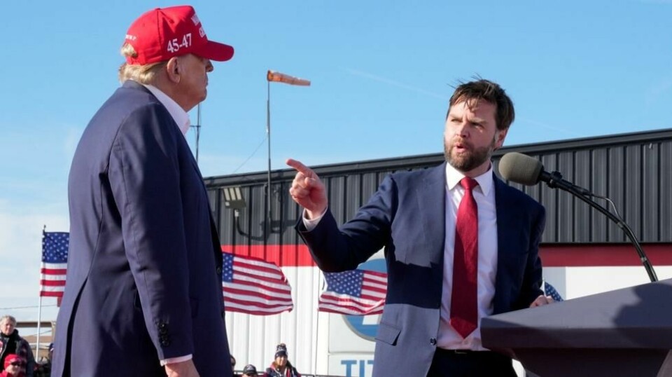 Tidligere president Donald Trump (t.v.) har valgt senator J.D. Vance (t.h.) fra Ohio som sin visepresidentkandidat.