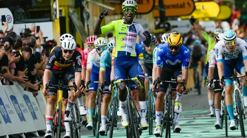 Biniam Girmay vant massespurten på den 3. etappen av Tour de France. Foto: Jerome Delay / AP / NTB
