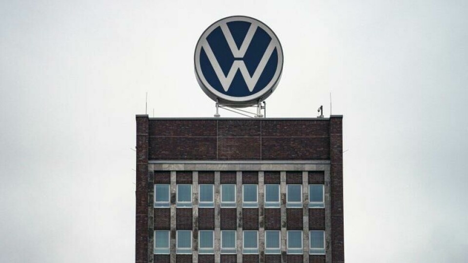 Volkswagen-aksjen faller etter kunngjøringen fra USAs president Donald Trump om toll på 25 prosent på import av biler.