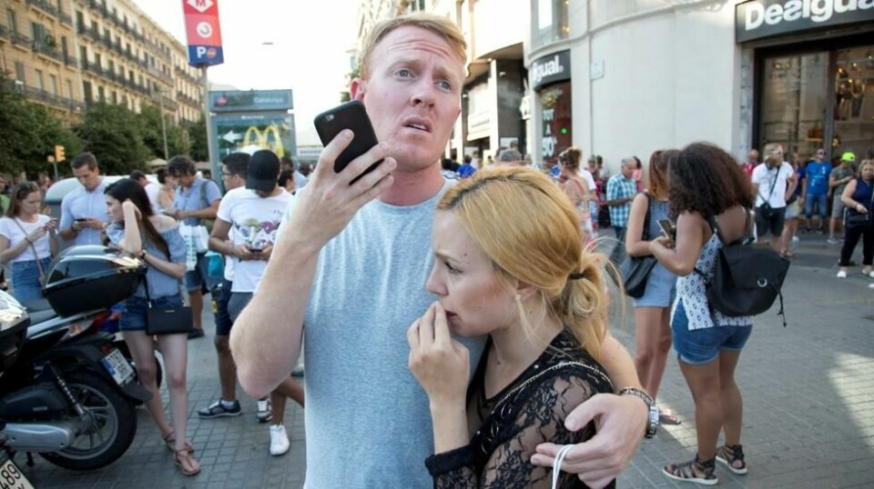 Det hersket sjokk og vantro i den populære gaten La Rambla i Barcelona torsdag kveld etter en varebil kjørte inn i folkemengden med dødelige følger. Foto: Reuters