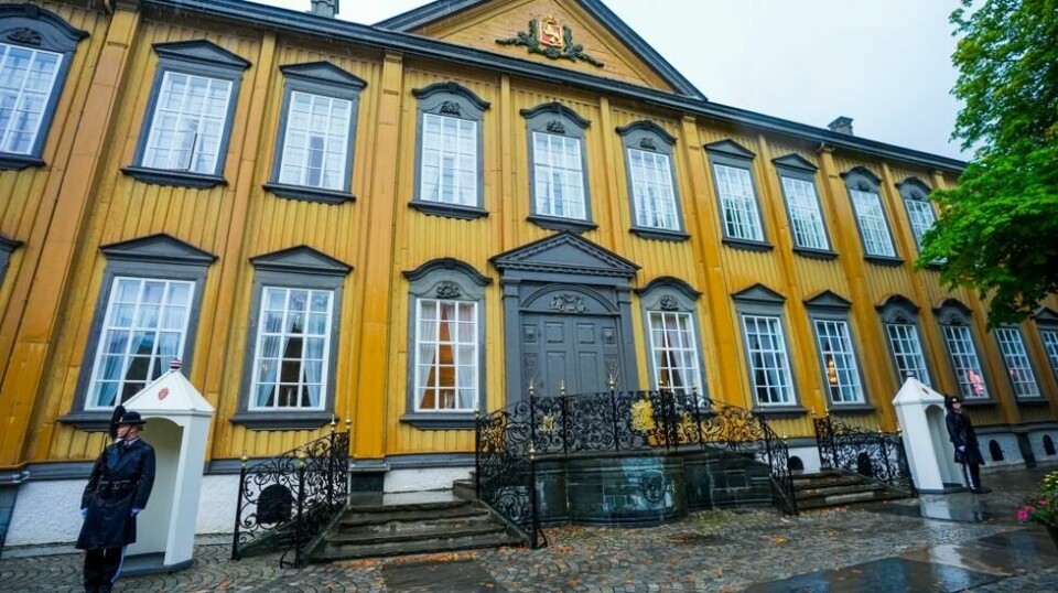 Stiftsgården i Trondheim har vært bopel for kronprinsparet under fylkesturen i år. Kronprins Haakon og kronprinsesse Mette-Marit har besøk tre kommuner i Trøndelag tirsdag og onsdag, og avslutter torsdag med program i Trondheim kommune. Foto: Lise Åserud / NTB