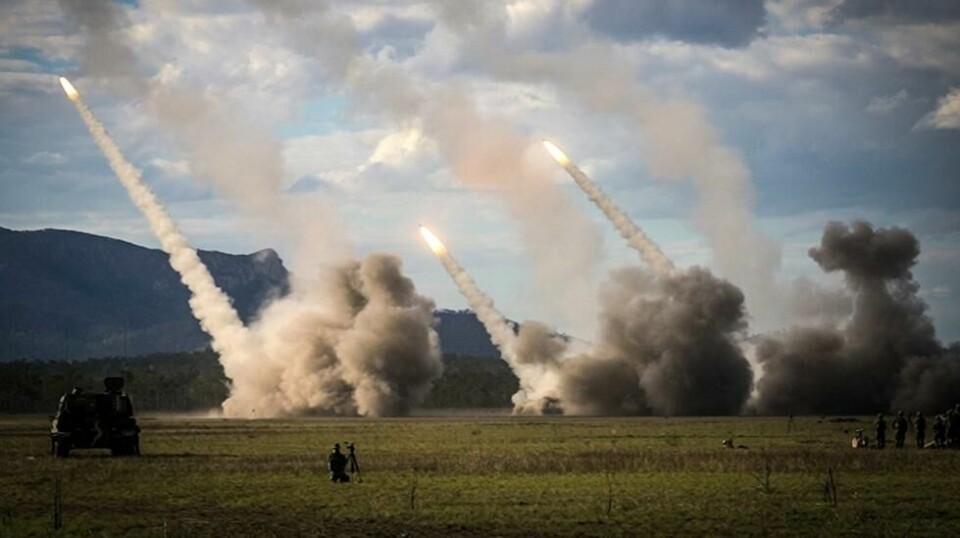 HIMARS-rakettartilleri under en australsk-amerikansk øvelse i fjor. Ukraina har mottatt slike våpenplattformer som potensielt kan skyte raketter lenger inne på russisk territorium.