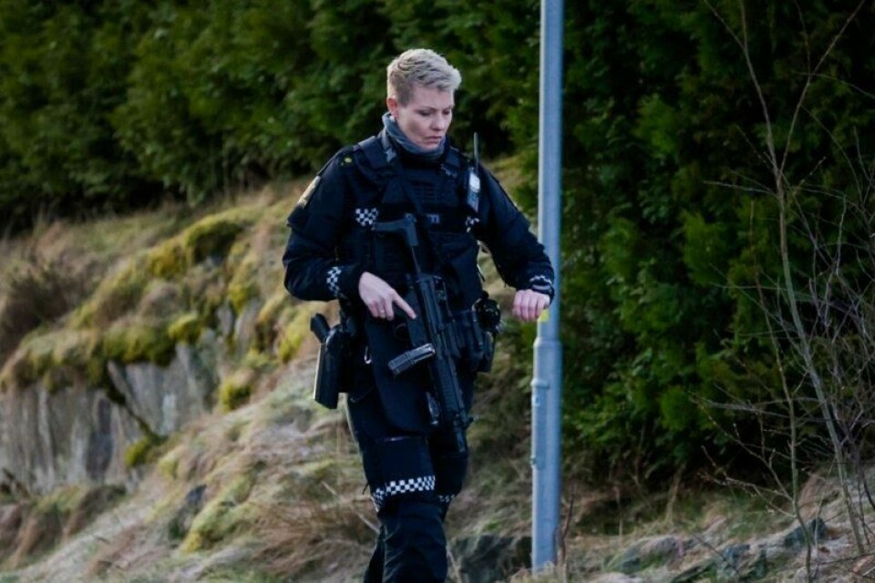 To personer ble mandag morgen funnet døde i en bolig i Lindesnes.