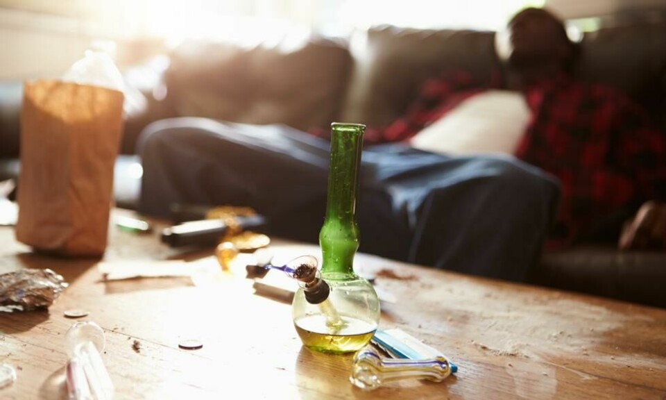 Mange har barn som sliter med rusproblemer. En båndleggelse av for eksempel foreldrenes bolig, vil kunne sørge for at han eller hun ikke kan selge eller pantsette denne for å skaffe seg penger. Foto: Colourbox Mange har barn som sliter med rusproblemer. En båndleggelse av for eksempel foreldrenes bolig, vil kunne sørge for at han eller hun ikke kan selge eller pantsette denne for å skaffe seg penger. Foto: Colourbox