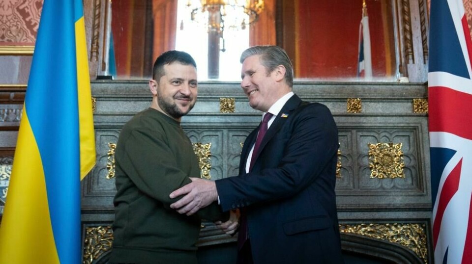 Ukrainas president Volodymyr Zelenskyj gratulerer Labour-leder Keir Starmer med valgseieren. Her fra et møte i februar 2023. Arkivfoto: Stefan Rousseau / AP / NTB