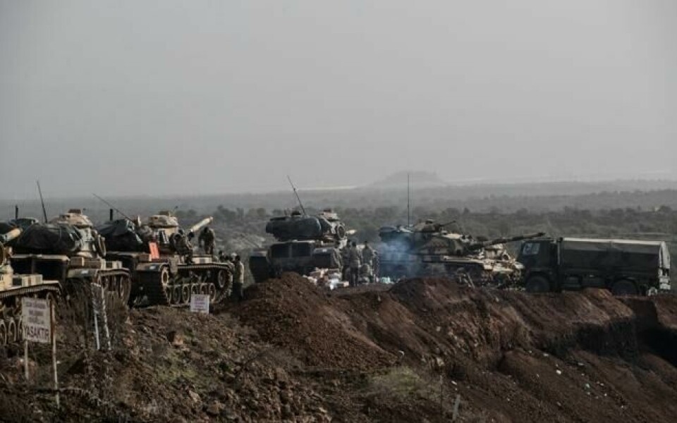 Tyrkisk kolonne med tanks klare til innrykk ved grensen til nordvestlige Syria og de kurdiskkontrollerte områdene. Tyrkisk kolonne med tanks klare til innrykk ved grensen til nordvestlige Syria og de kurdiskkontrollerte områdene. Foto: Sedat Suna / EPA / NTB scanpix
