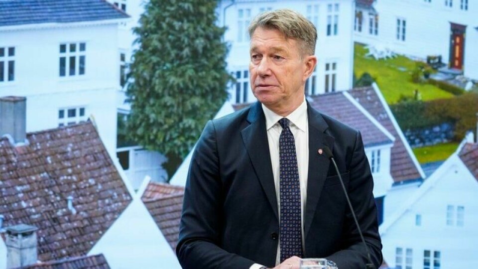 Energiminister Terje Aasland (Ap) vil lempe på kravene for å få fortgang i utbyggingen av kraftnettet i Norge.