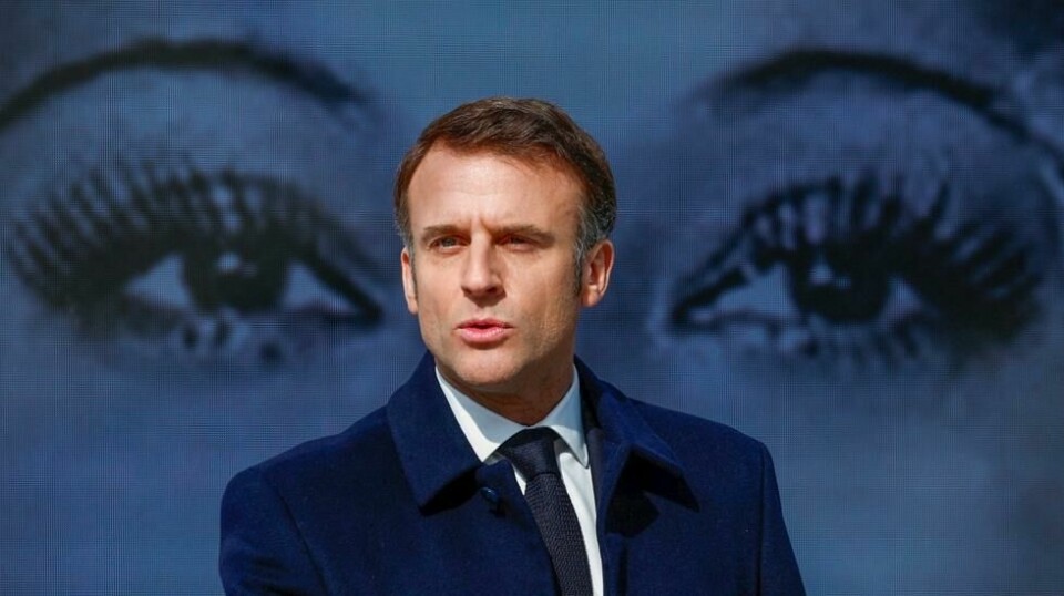 Frankrikes president Emmanuel Macron stopper ikke i sitt eget hjemland. Han vil grunnlovsfeste retten til abort i hele EU. Foto: Gonzalo Fuentes / AP / NTB