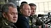 Russlands president Vladimir Putin flankert av forsvarssjef Sergei Shoigu og general Valery Gerasimov. (Alexei Nikolsky, Sputnik, Kremlin Pool Photo via AP, File)