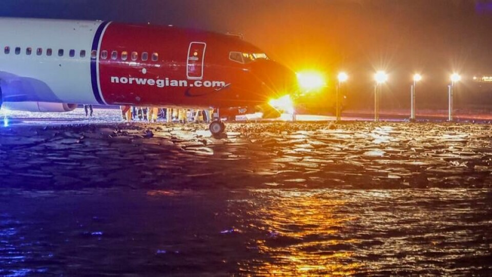 Et Norwegian-fly med 171 om bord kjørte utenfor rullebanen på Molde lufthavn torsdag kveld.