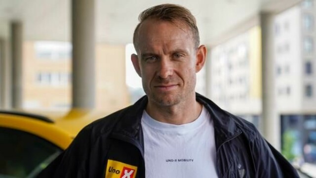 Alexander Kristoff veltet under Paris-Roubaix søndag.