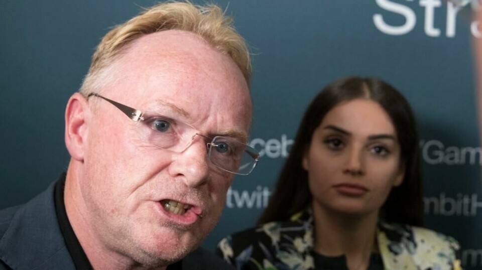 Per Sandberg og Bahareh Letnes snakker ut på pressekonferansen tirsdag.