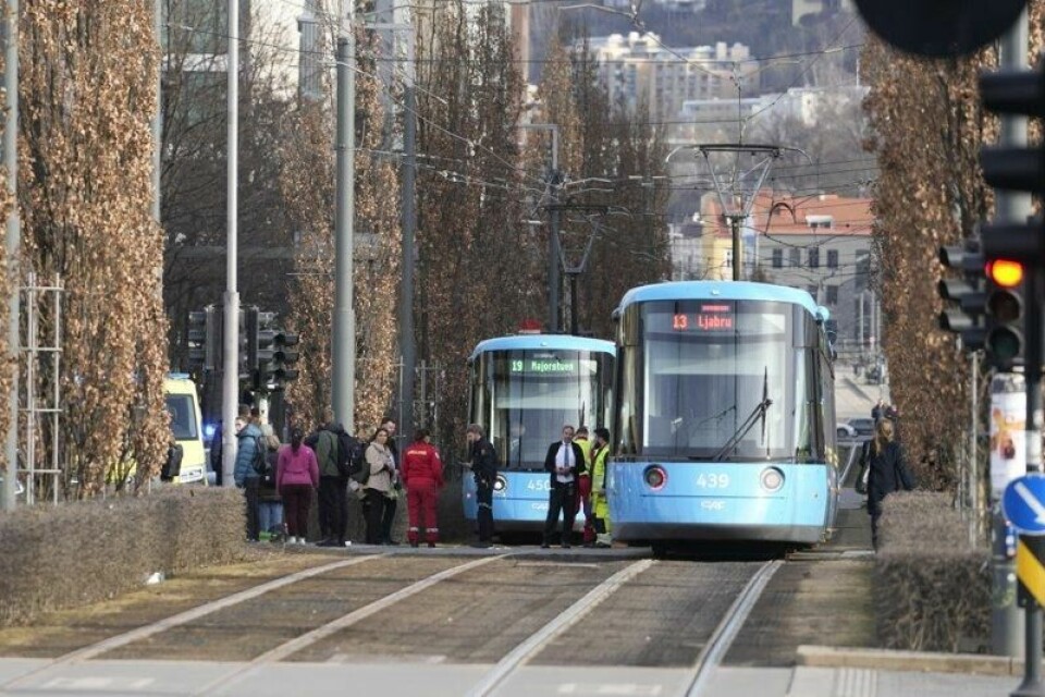 En person ble påkjørt av trikken i Dronning Eufemias gate i Oslo mandag ettermiddag.