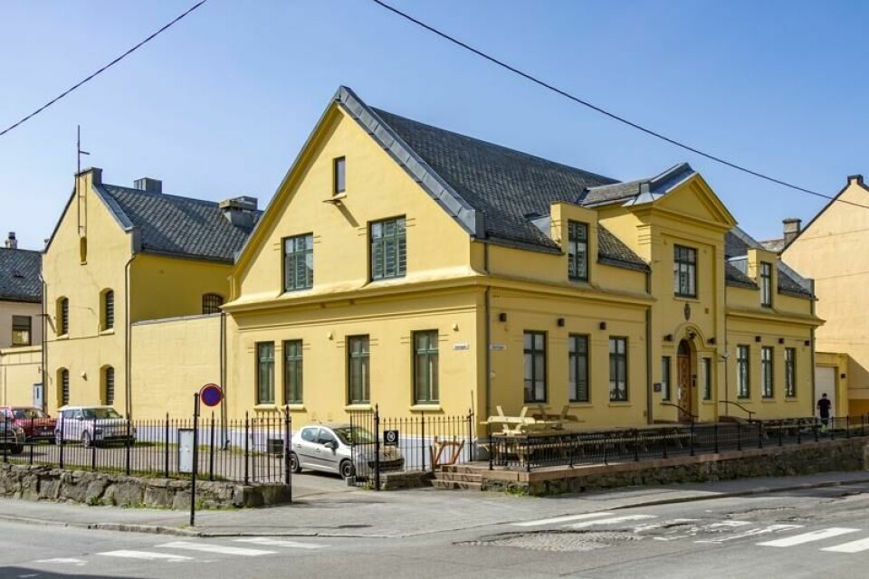 Ålesund fengsel får kritikk av Sivilombudet for at innsatte er låst inne på cellene sine store deler av døgnet.