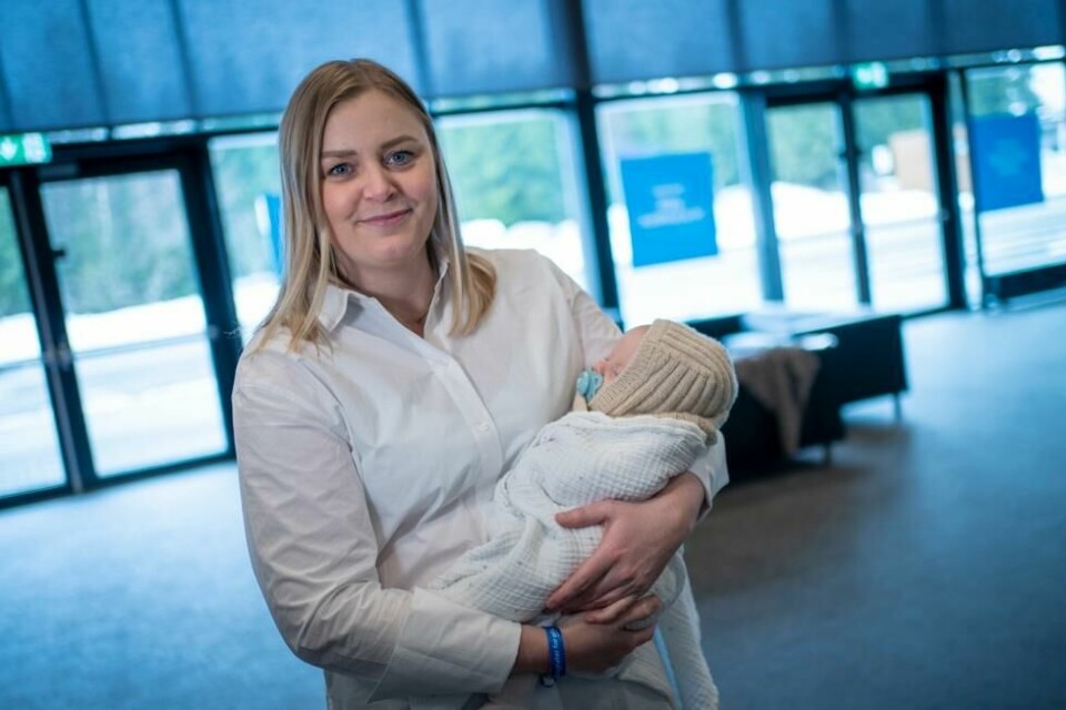 Tina Bru med datteren Kitty på Høyres landsmøte i 2023. Tina Bru med datteren Kitty på Høyres landsmøte i 2023. Foto: Heiko Junge / NTB