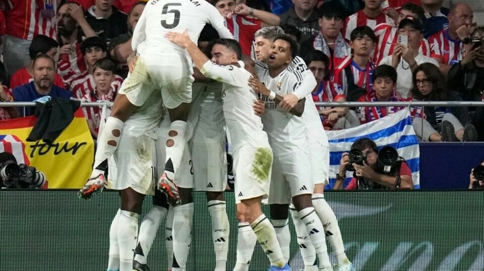 Real Madrid jubler for scoring mot Atletico. Foto: Bernat Armangue / AP / NTB