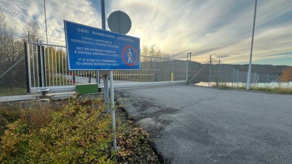 Gjerdene er høye og solide ved Norges grense til Russland ved grenseovergangen ved Storskog, men andre steder langs den 192 kilometer lange grensa er forholdene annerledes. Høyres landsmøte vedtok søndag at de vil styrke grensesperringene langs strekningen.