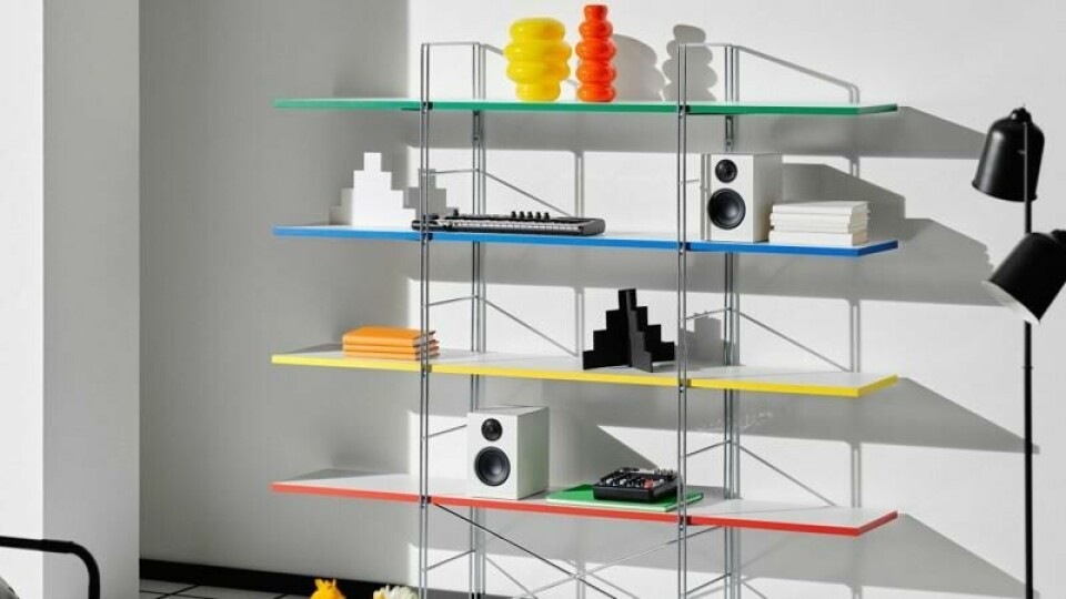 Den åpne hyllen Guide/Enetri, designet av dansken Niels Gammelgaard, har figurert flere ganger i Ikea-katalogen, men det er mange år siden forrige gang. Siden er dette blitt et samlerobjekt. Fra februar er hyllen imidlertid tilbake til en relativt rimelig pris hos Ikea.