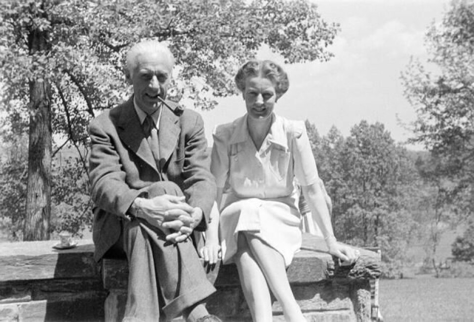 Nikolai Ramm Østgaard og Ragni Østgaard jobbet nær kongefamilien i flere tiår. Her avbildet i USA i 1942. Nikolai Ramm Østgaard og Ragni Østgaard jobbet nær kongefamilien i flere tiår. Her avbildet i USA i 1942. Foto: Ukjent/ Riksarkivet