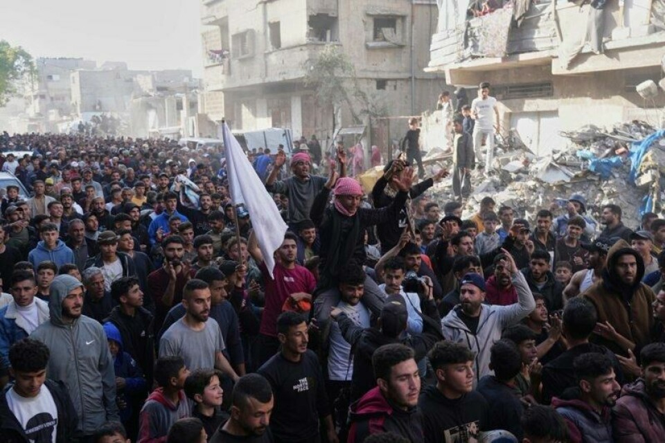 Flere tusen marsjerte gjennom ruinene av Beit Lahiya og ropte slagord mot krigen og mot Hamas under onsdagens demonstrasjonen.
