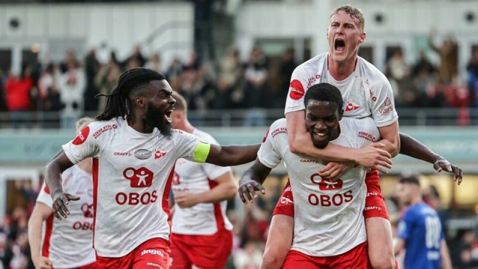 Fallou Fall feires etter å ha gitt Fredrikstad ledelsen mot Vålerenga.