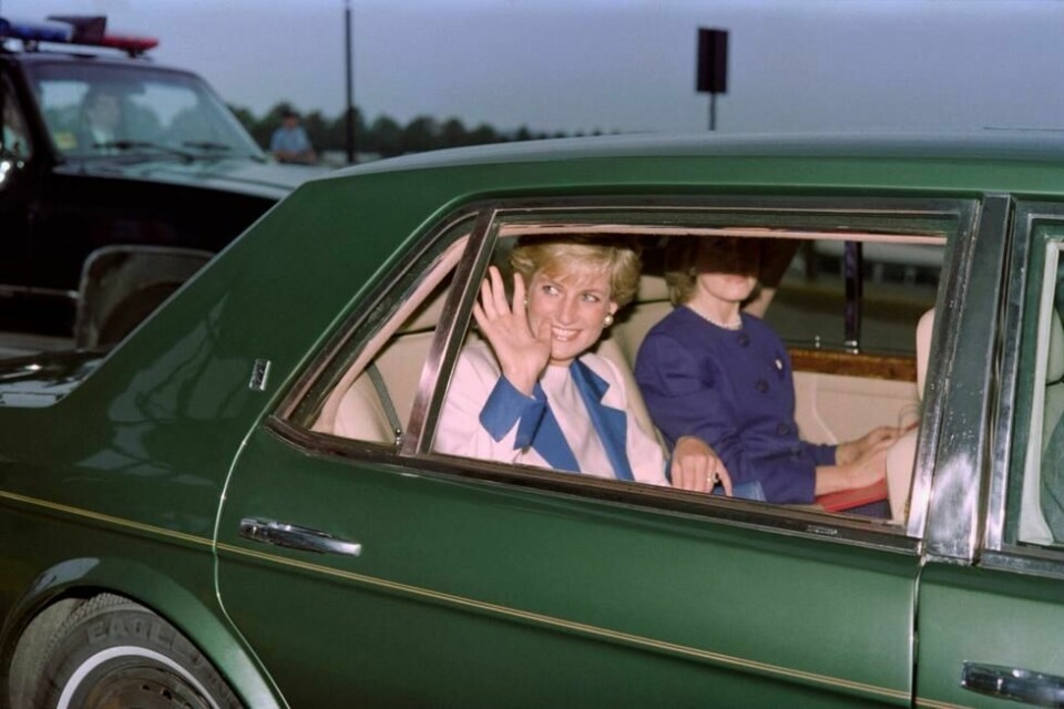 Prinsesse Dianas privatsjåfør fra 1989 til 1995, Steve Davies, forteller om hvordan han opplevde å bli utstøtt av prinsessen i nytt intervju. Her er prinsessen avbildet i 1990. Prinsesse Dianas privatsjåfør fra 1989 til 1995, Steve Davies, forteller om hvordan han opplevde å bli utstøtt av prinsessen i nytt intervju. Her er prinsessen avbildet i 1990. Foto: Pam Price / AFP / NTB