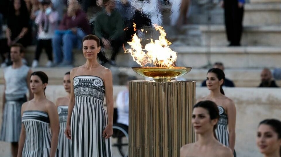 Den olympiske ild da den befant seg i Aten i Hellas i april. For øyeblikket skal ilden befinne seg på fransk territorium.
