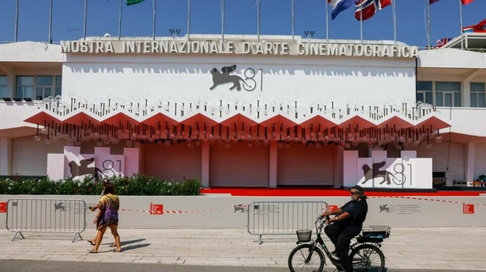 Filmfestivalen i Venezia åpner onsdag, med norsk flagg vaiende. Norske «Kjærlighet» deltar i hovedkonkurransen. Foto: Vianney Le Caer/Invision/AP/NTB