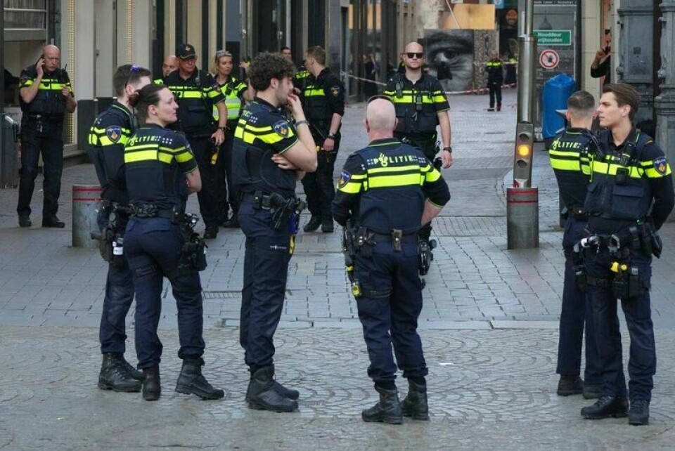 Mannen som torsdag knivstakk fem tilfeldige mennesker i sentrum av Amsterdam, var en 30 år gammel ukrainer, opplyser nederlandsk politi. Motivet er ikke kjent.