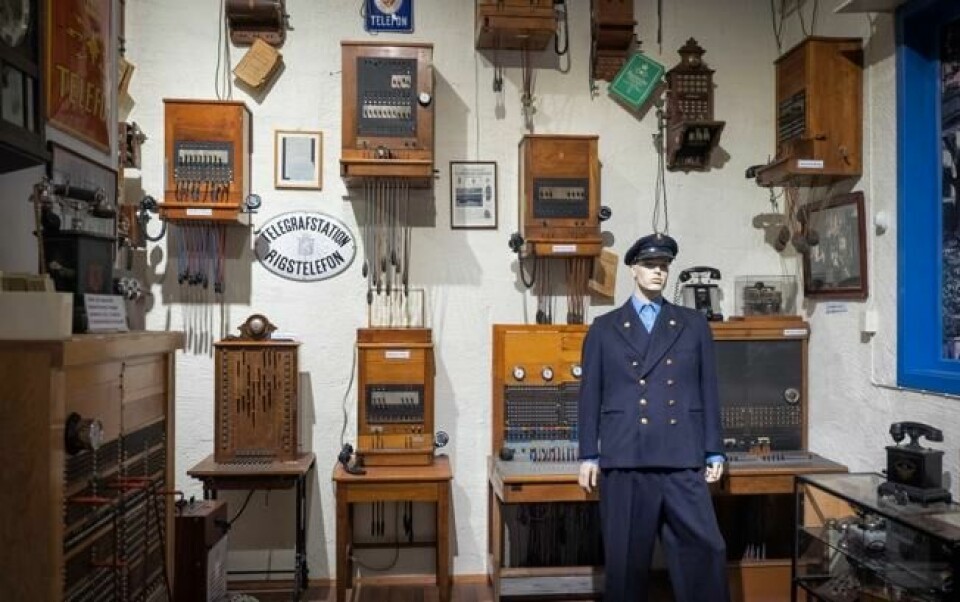 TELEFONI: Johan Ziener Thronsen har en spesiell forkjærlighet for telefonapparater, som kommer til uttrykk i en hel avdeling inne i museet. TELEFONI: Johan Ziener Thronsen har en spesiell forkjærlighet for telefonapparater, som kommer til uttrykk i en hel avdeling inne i museet.
