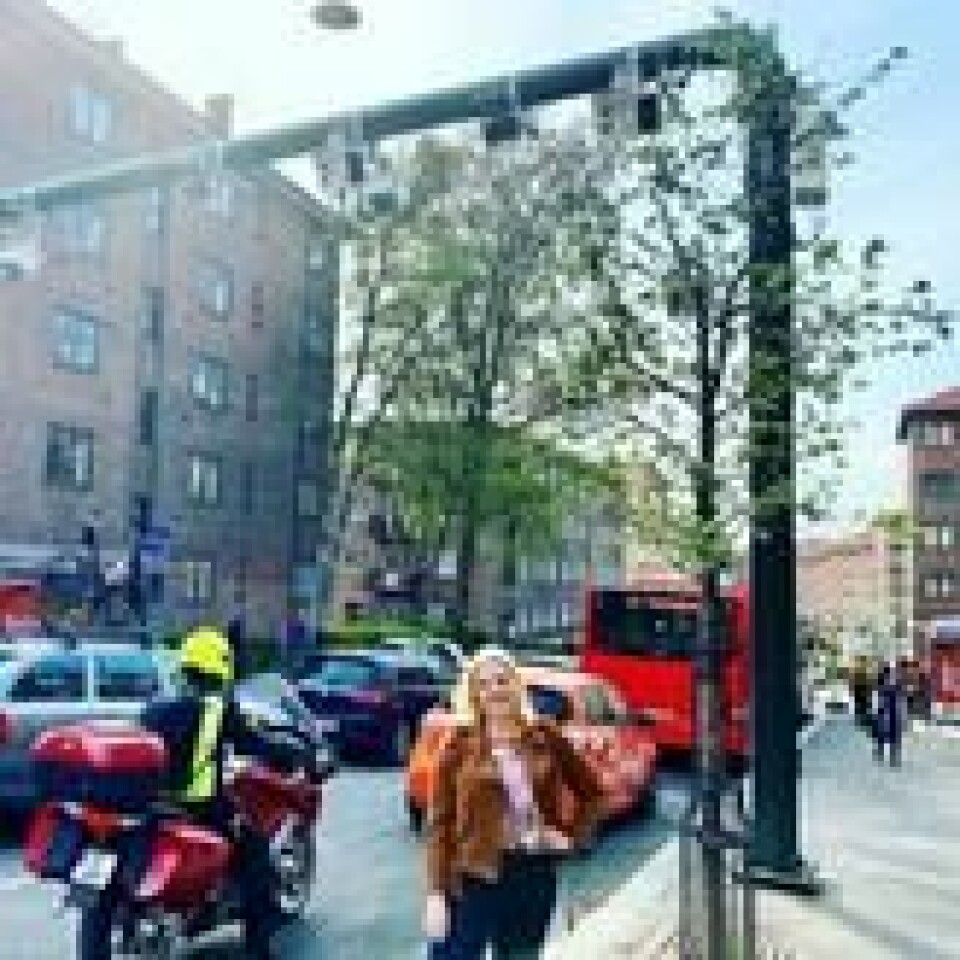 1. juni åpner 53 nye bomstasjoner i Oslo. Aina Stenersen poserer foran den nye bommen på Carl Berners plass. 1. juni åpner 53 nye bomstasjoner i Oslo. Aina Stenersen poserer foran den nye bommen på Carl Berners plass. Foto: Privat