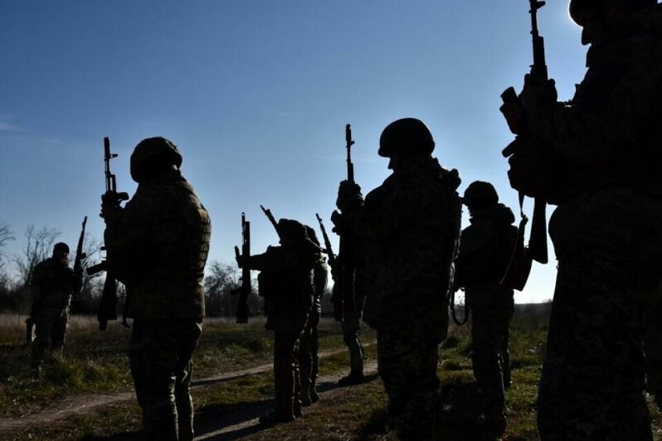 Flere titalls ukrainske soldater som fikk trening i Frankrike, har desertert, opplyser det franske militæret.