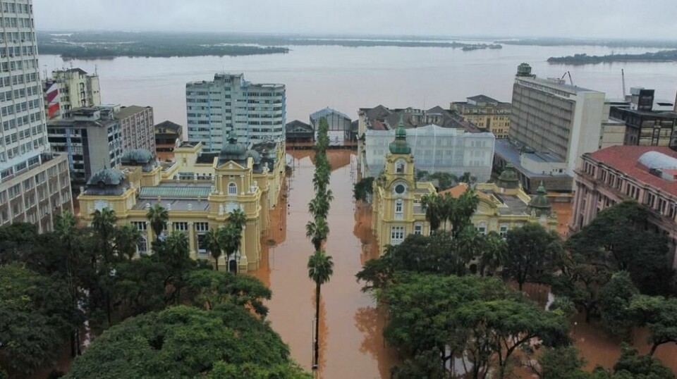 Deler av delhovedstaden Porto Alegre i Rio Grande do Sul står under vann på grunn av historiske nedbørsmengder. Minst 75 personer har mistet livet. Foto: Carlos Macedo / AP / NTB
