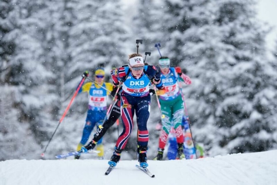 Juni Arnekleiv gikk førstetappen for Norge på kvinnenes skiskytterstafett i østerrikske Hochfilzen søndag.