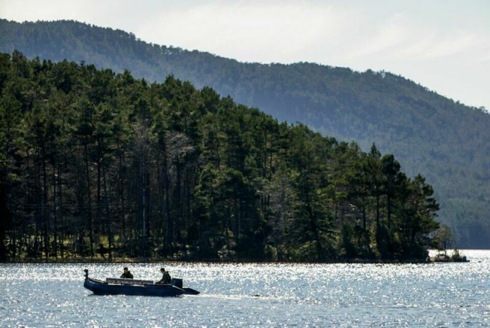 Et småfly er savnet i Bjørnafjorden. Torsdag morgen fortsetter søket ved Vinddalsvatnet utenfor Bergen.