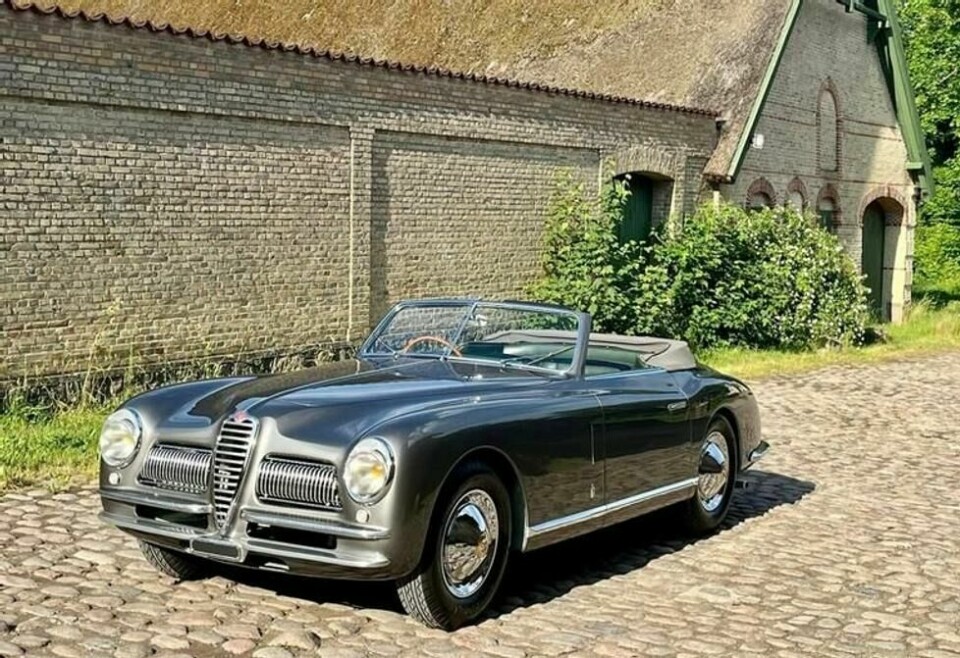 Alfa Romeo 6C 2500 SS Pinin Farina Cabriolet var noe av det beste italiensk bil- og karosseriindustri hadde å by på like etter krigen. Alfa Romeo 6C 2500 SS Pinin Farina Cabriolet var noe av det beste italiensk bil- og karosseriindustri hadde å by på like etter krigen. Foto: ANDERS BILIDT/RM SOTHEBY’S