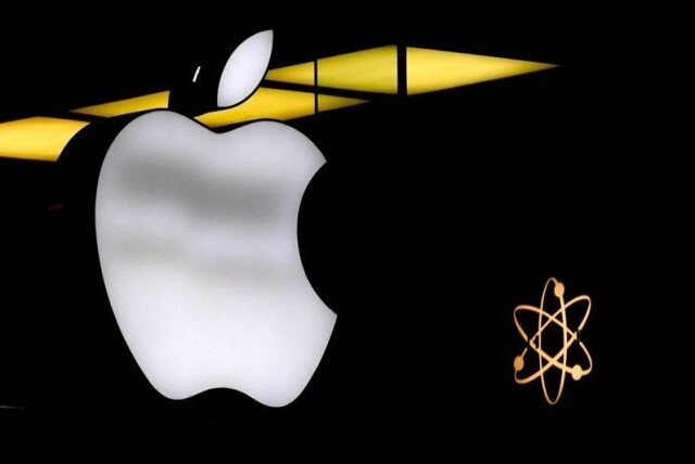 Apple-sjef Tim Cook sier de amerikanske tollsatsene vil kosete selskapet dyrt.