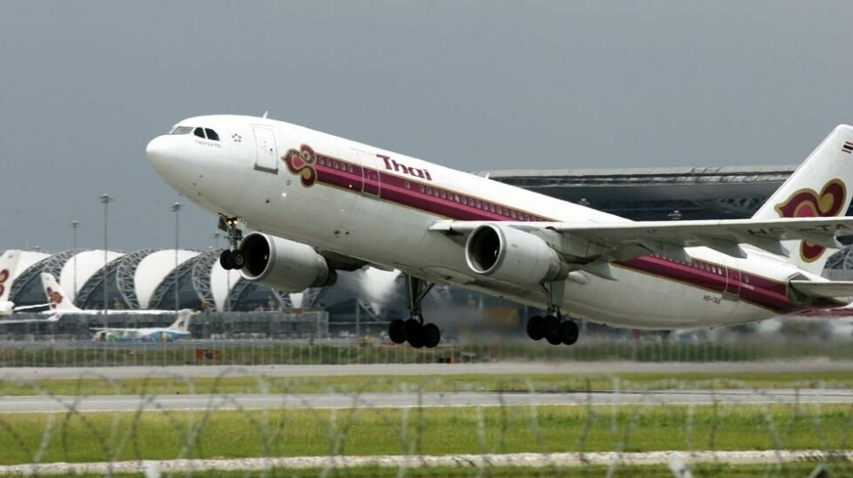 Flyselskapet Thai Airways saksøker en passasjere som kritiserer dem for ikke å ha landet i Melbourne, Australia.