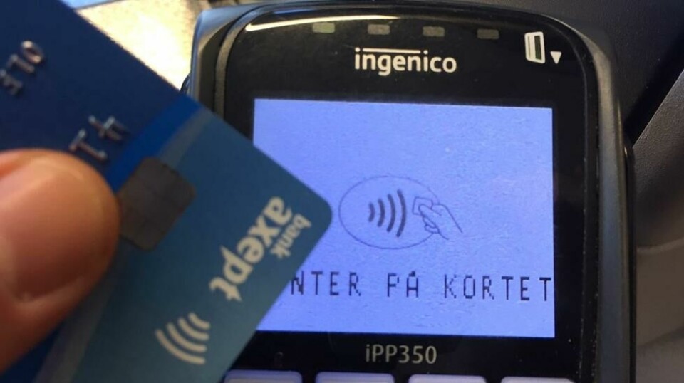 Tapping er trådløs bruk av kortterminalene. Foto: Ole Peder Giæver/ABC Nyheter.