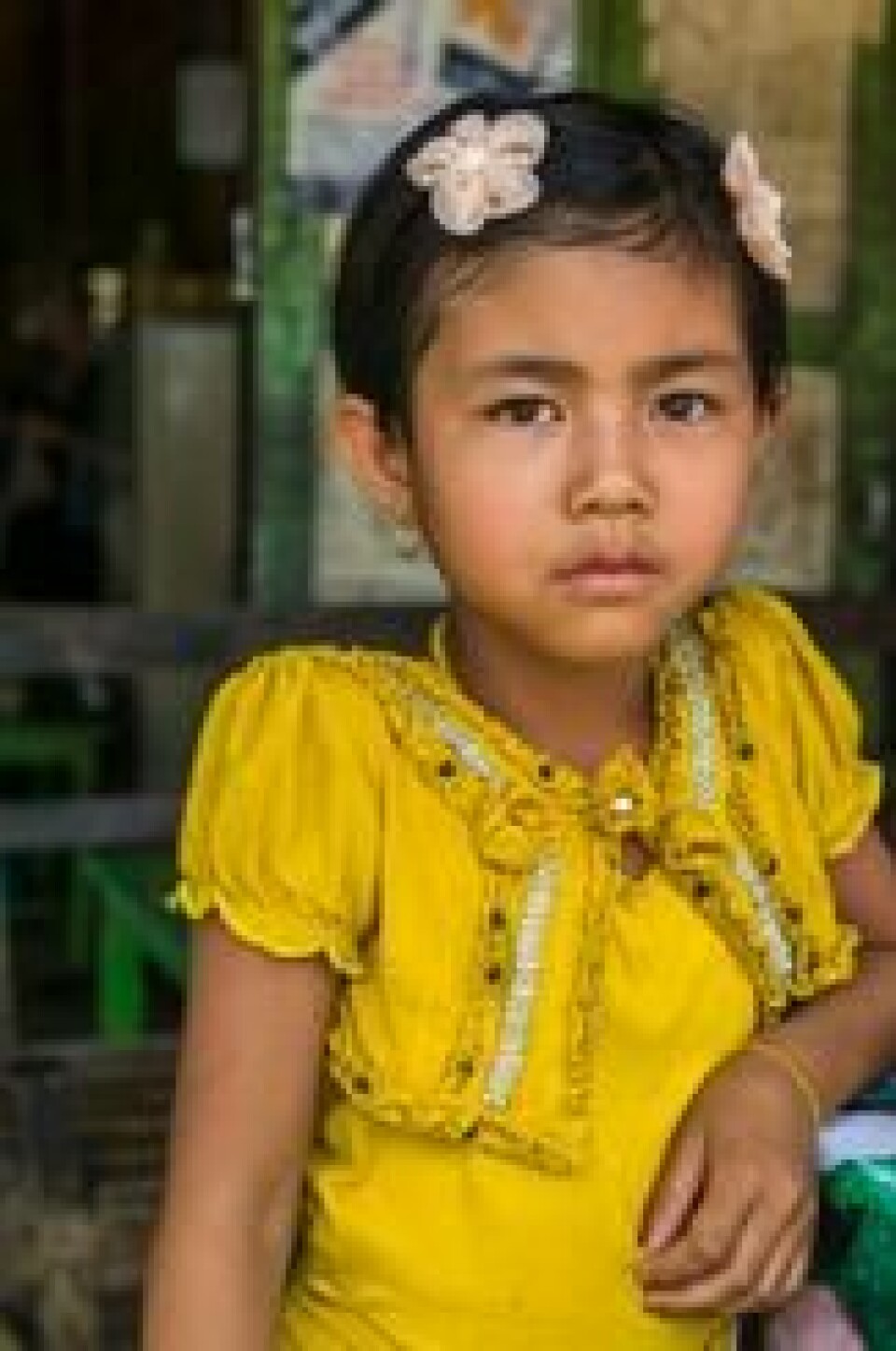 PENE I TØYET: Folket i Myanmar liker å kle seg opp, også på hverdagene, som denne jenta i Heho. PENE I TØYET: Folket i Myanmar liker å kle seg opp, også på hverdagene, som denne jenta i Heho. Foto: Bjørn Moholdt