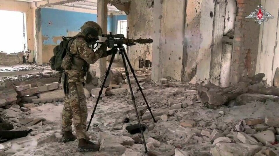 Et bilde fra forsvarsdepartementet i Moskva skal vise en russisk skarpskytter et sted i Ukraina.