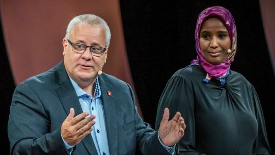 Bård Hoksrud, helsepolitisk talsperson i FrP, etterlyser en større debatt om aktiv dødshjelp. Nestleder i SV, Marian Hussein, mener det er en rekke etiske dilemmaer i en slik debatt.